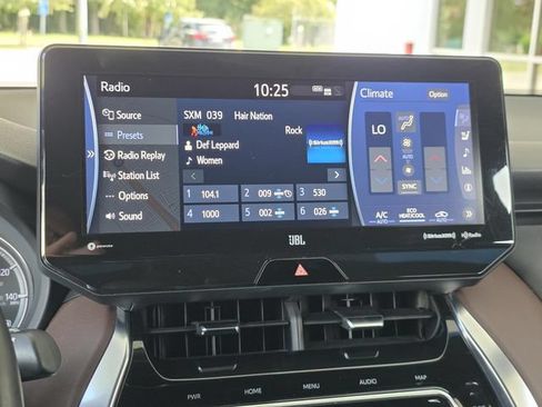 Used 2021 Toyota Venza Limited AWD/4WD image 21