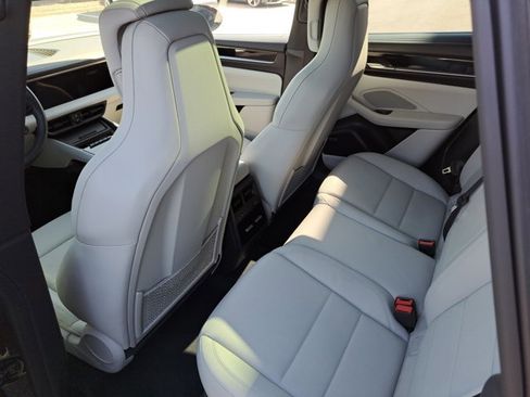 Certified 2025 Porsche Macan Electric image 20