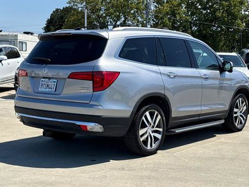 Used 2017 Honda Pilot Touring image 3