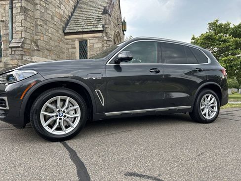 Used 2023 BMW X5 xDrive45e w/ Executive Package AWD/4WD image 2