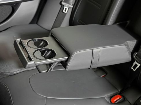 Certified 2025 Mercedes-Benz E 53 AMG e 4MATIC Sedan image 29