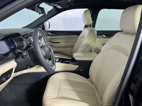 Certified 2024 Jeep Grand Cherokee Limited w/ Luxury Tech Group II image 22