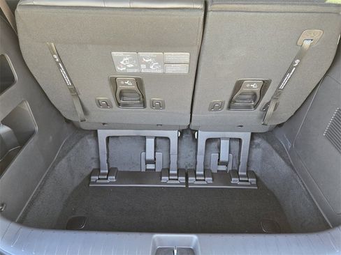 New 2026 Kia Carnival EX image 24