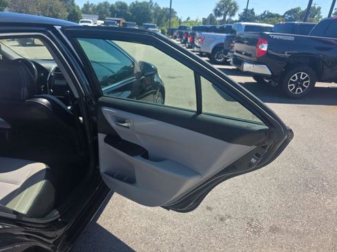 Used 2017 Toyota Camry SE FWD image 12