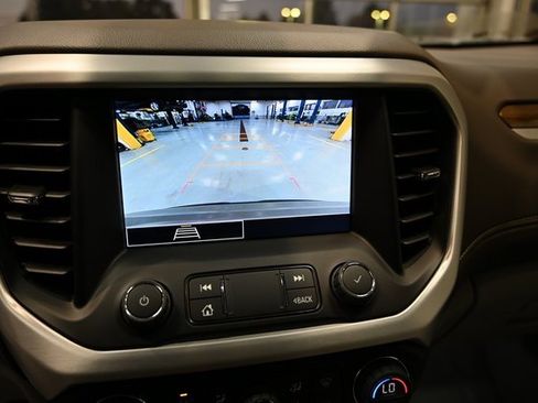 Used 2023 GMC Acadia SLE w/ Driver Convenience Package image 18