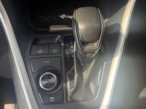Used 2019 Toyota RAV4 XLE w/ Convenience Package AWD/4WD image 18