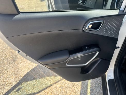 Used 2023 Kia Soul LX w/ Option Group 015 image 30