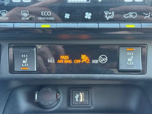 Used 2023 Toyota RAV4 XLE Premium AWD/4WD image 31