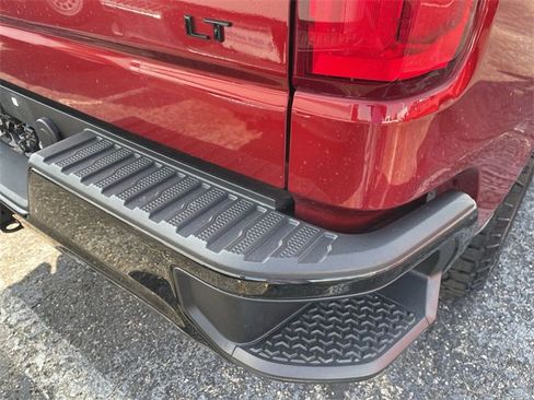 Used 2021 Chevrolet Silverado 1500 LT Trail Boss image 9