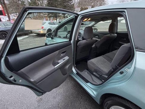 Used 2013 Toyota Prius V Three image 19