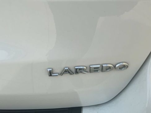Used 2021 Jeep Grand Cherokee Laredo w/ Security & Convenience Group AWD/4WD image 32