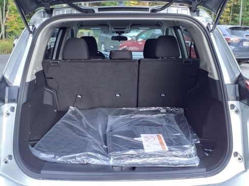 Used 2025 Nissan Rogue S image 5