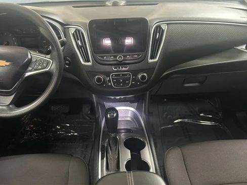 Used 2020 Chevrolet Malibu LT FWD image 16