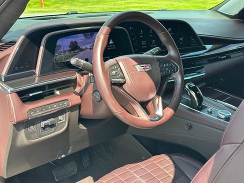 Used 2023 Cadillac Escalade Sport Platinum w/ LPO, ONYX Package AWD/4WD image 17