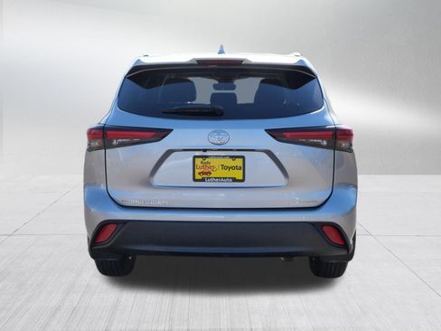 Certified 2024 Toyota Highlander XLE AWD/4WD image 7