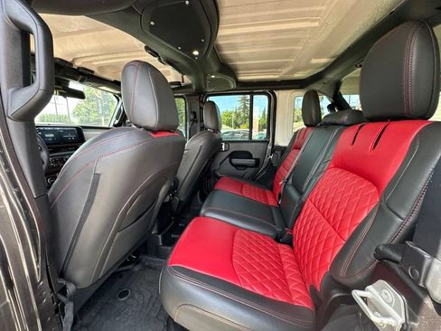 Used 2024 Jeep Wrangler Unlimited AWD/4WD image 8