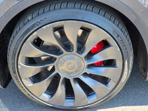 Used 2024 Tesla Model Y Performance AWD/4WD image 18