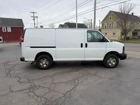 Used 2015 Chevrolet Express 2500 RWD image 4
