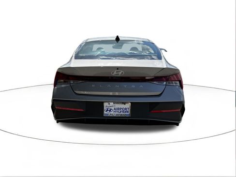 New 2026 Hyundai Elantra SE image 4