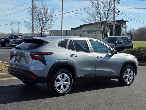 Used 2025 Chevrolet Trax LS image 5