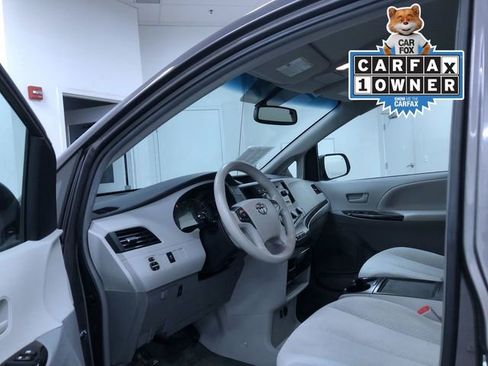 Used 2012 Toyota Sienna LE w/ Towing Pkg image 2