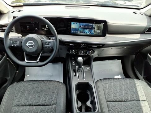 Used 2025 Nissan Kicks SV FWD image 19