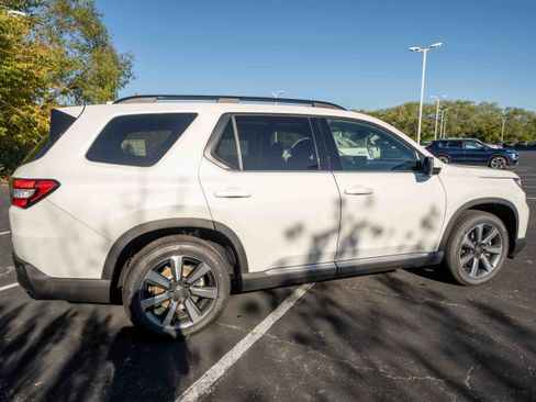 New 2025 Honda Pilot Touring image 6