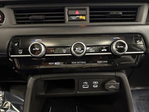 Used 2025 Honda Pilot Touring image 40