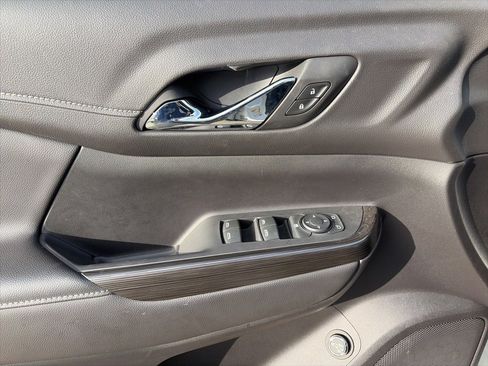 Used 2023 GMC Acadia SLT image 18