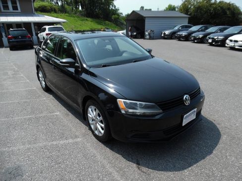 Used 2011 Volkswagen Jetta SE FWD image 8