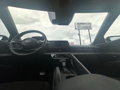 Used 2025 Hyundai Elantra Sport image 30