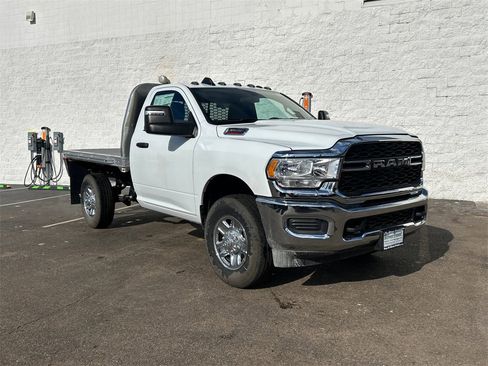 New 2024 RAM 3500 Tradesman w/ Chrome Appearance Group image 2