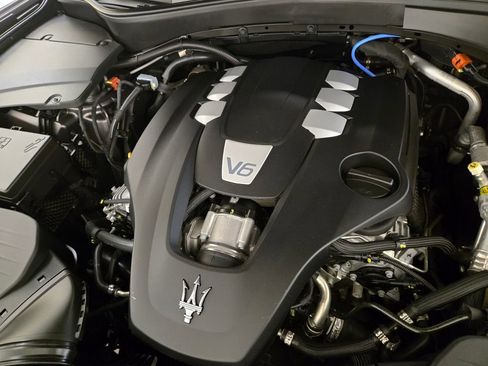 Certified 2022 Maserati Levante GT AWD/4WD image 30
