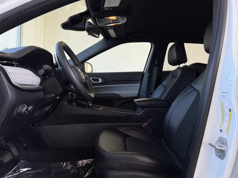 Used 2024 Jeep Compass Latitude image 14