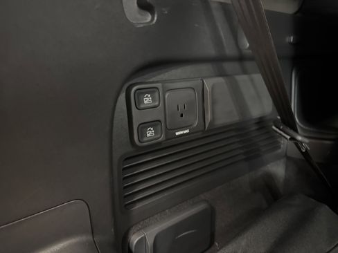 Used 2025 Rivian R1S Adventure image 31