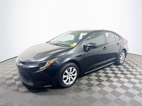 Certified 2022 Toyota Corolla LE image 4