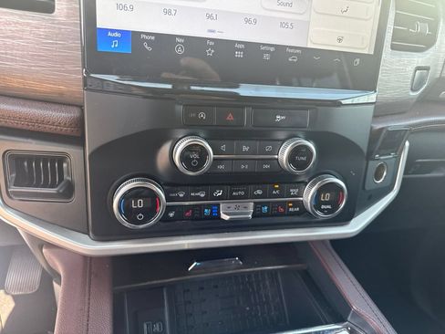 Used 2024 Ford Expedition Limited RWD image 13