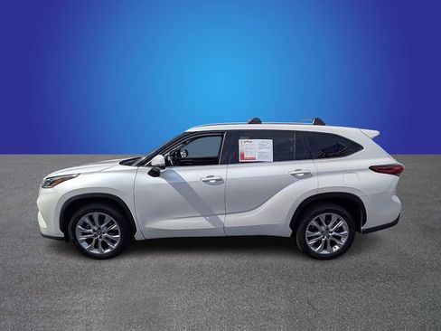 Used 2020 Toyota Highlander Limited FWD image 2