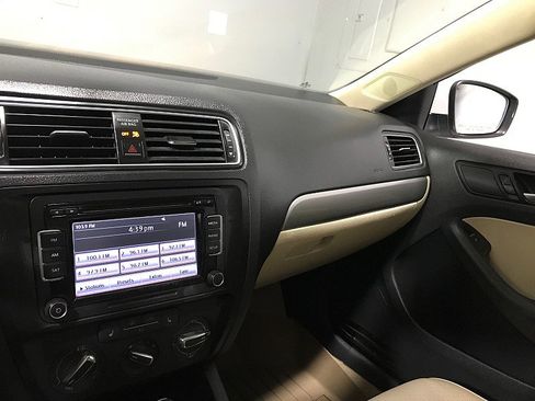 Used 2015 Volkswagen Jetta SE image 27