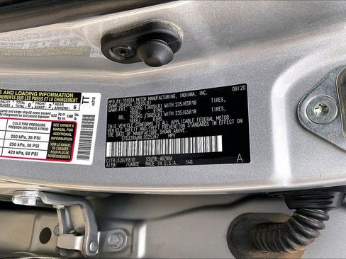 Used 2020 Toyota Highlander LE image 30