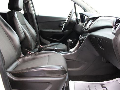 Used 2021 Chevrolet Trax LT w/ LT Convenience Package image 43