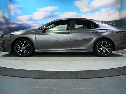 Used 2024 Toyota Camry SE AWD/4WD image 5