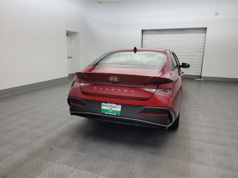 Used 2024 Hyundai Elantra SEL FWD image 7