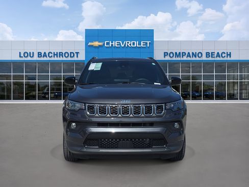 Used 2024 Jeep Compass Latitude AWD/4WD image 2