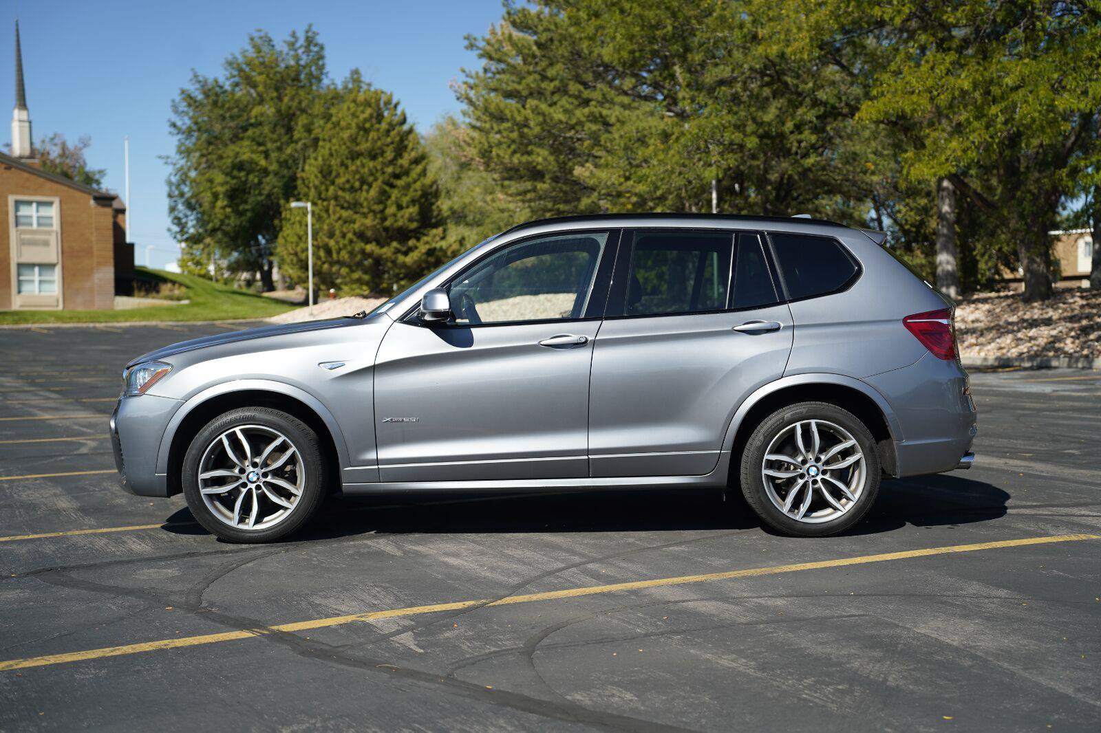 Used 2017 BMW X3 xDrive28i AWD/4WD image 2