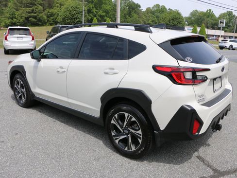 Used 2024 Subaru Crosstrek 2.0i Premium AWD/4WD image 3