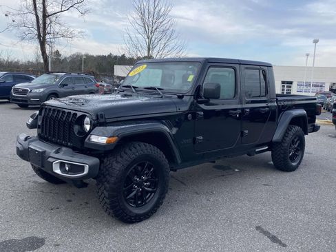 Used 2023 Jeep Gladiator Sport image 3