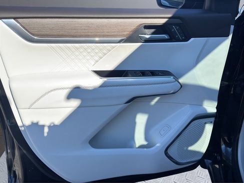 Used 2025 GMC Acadia Denali w/ Super Cruise Package image 13