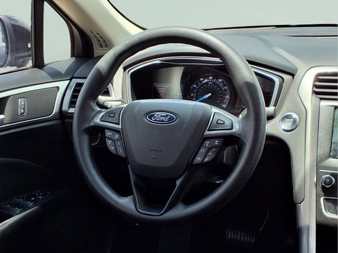 Used 2020 Ford Fusion SE FWD image 14