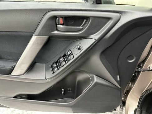 Used 2015 Subaru Forester 2.5i Premium AWD/4WD image 13